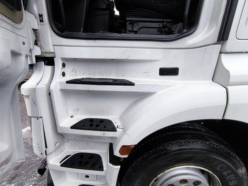 Корпус подножек левый