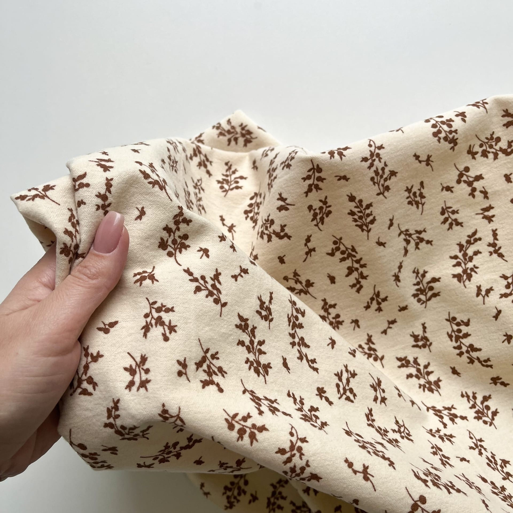 Фланель Коричневые веточки на светло-бежевом фоне