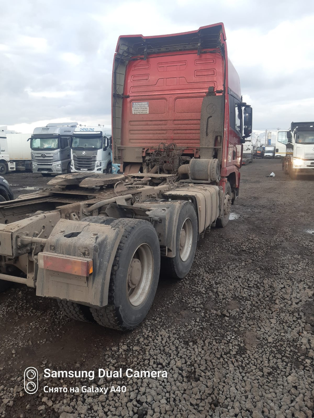 Shacman (Shaanxi) SX* 6x4 Седельный тягач SX42584W324C (Дизельный, 10,8 л, 441 л.с., МТ)