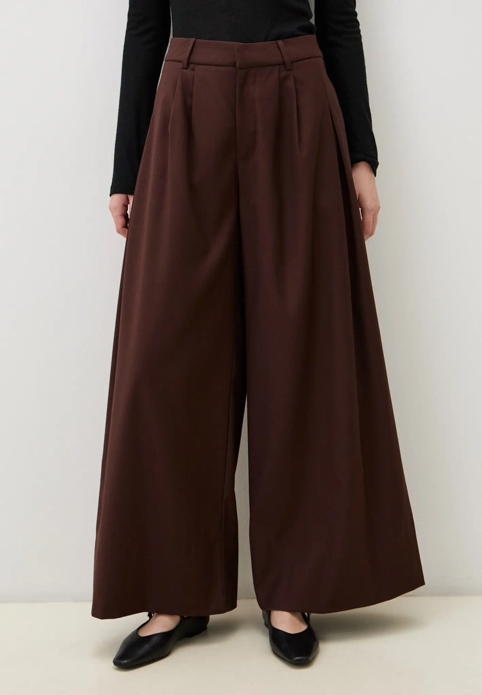 Брюки-палаццо свободного силуэта
