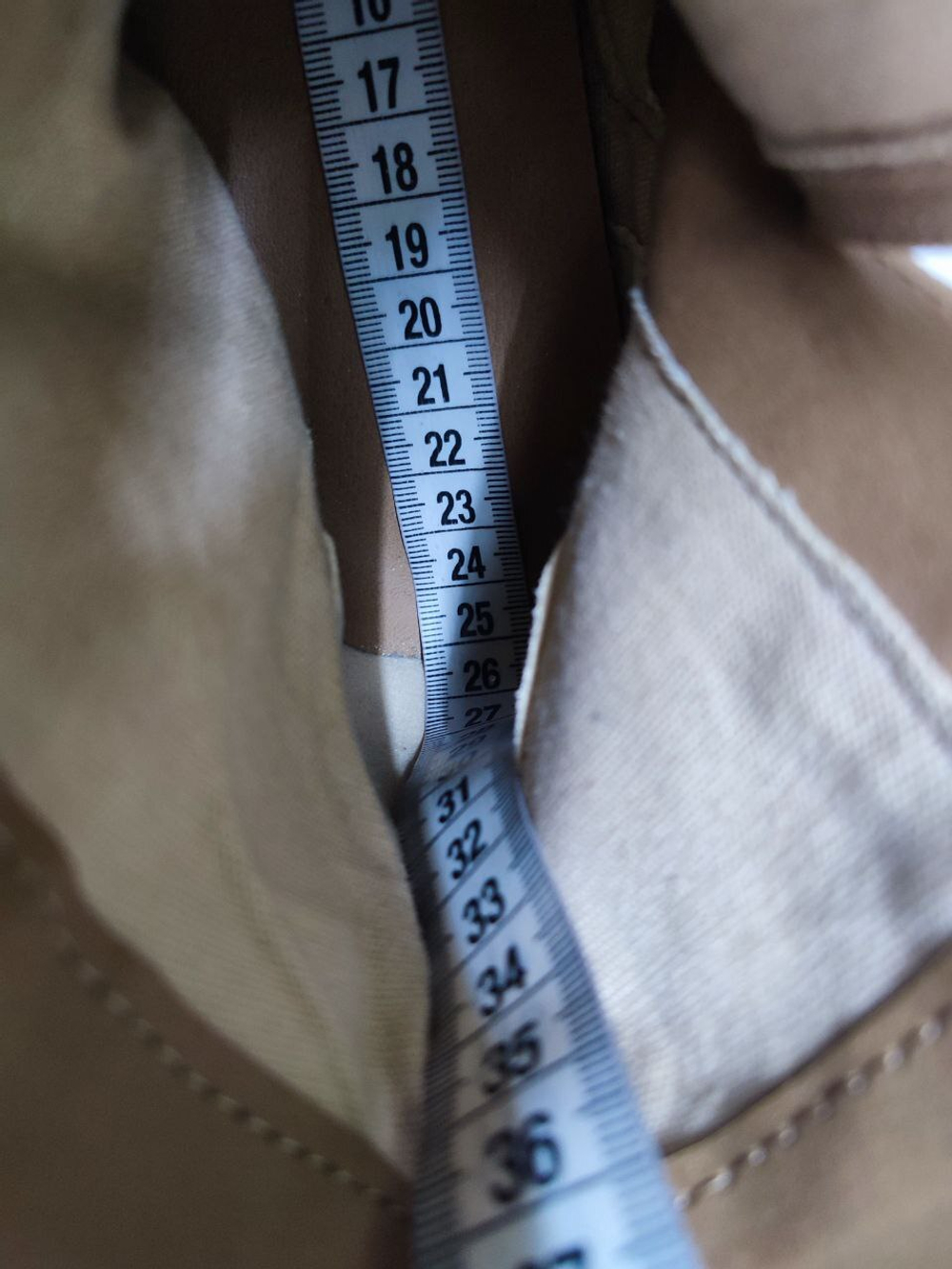 Сапожки короткие светлые 40 размер