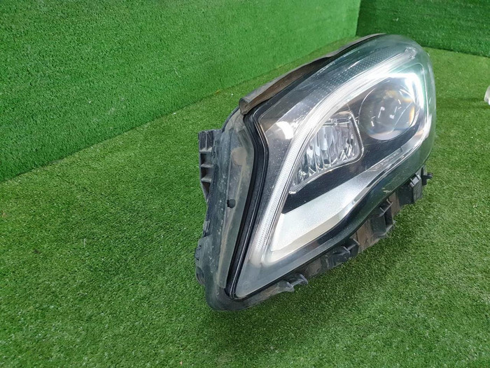 Битая Фара левая Mercedes GLA x156 (2017-2020) LED