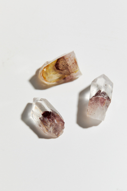 Горный хрусталь с гематитовым фантомом