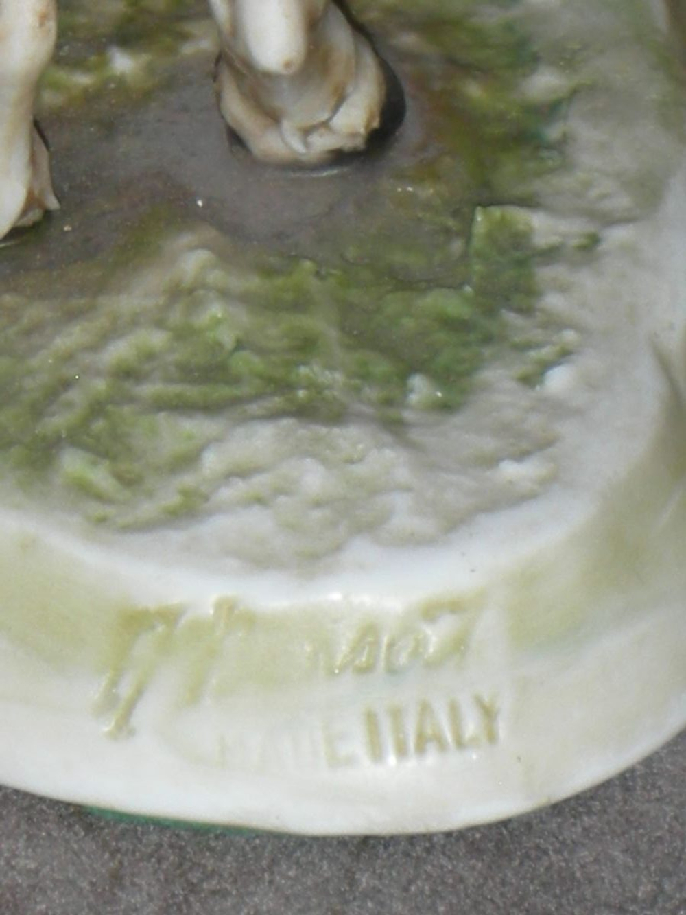 Статуэтка. Фарфор. Мальчик на ослике. Capodimonte. Италия