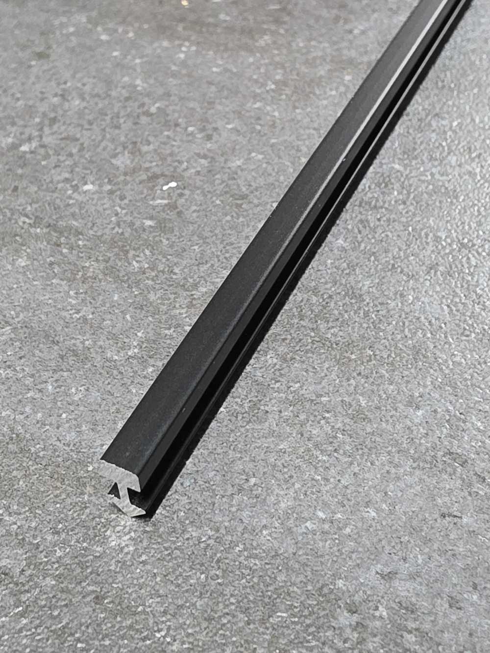 Фриз-вставка 5мм "DO-1" 2.7м Черный мат. анод. алюм.