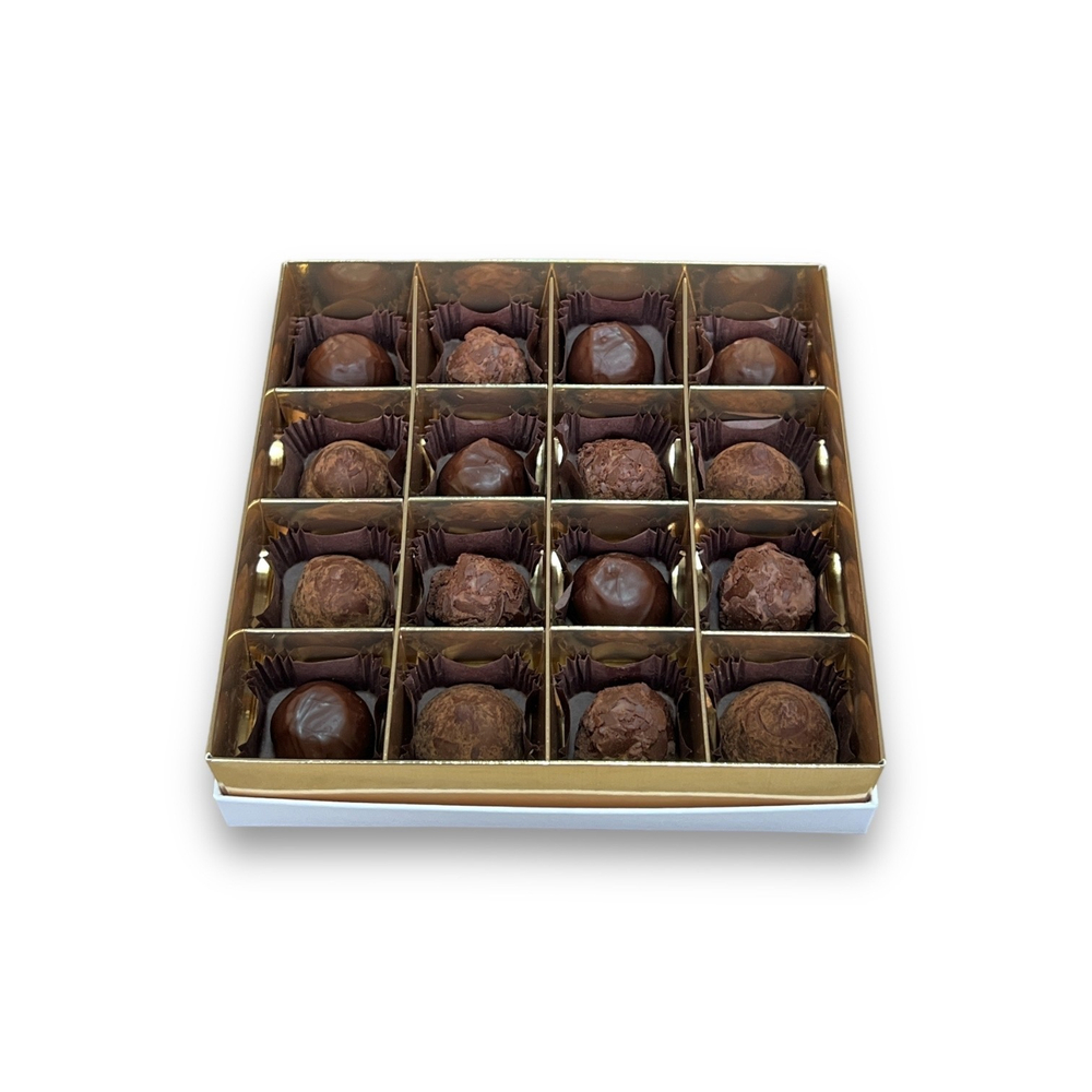 Коробка для конфет ПРЕМИУМ с большим окном 180*180*45 см (16) (белая/золото)