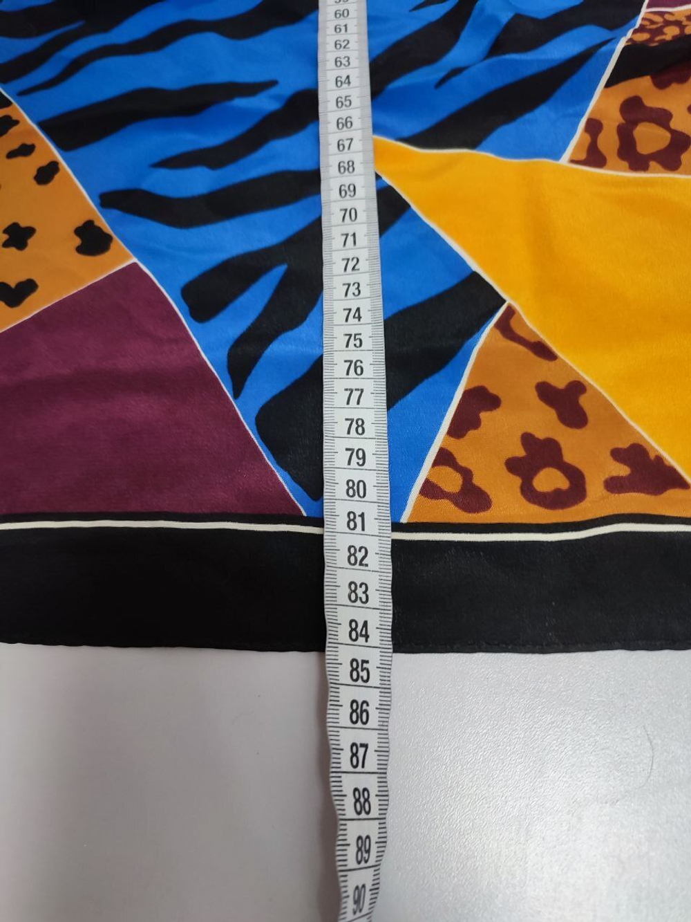 Платок яркий