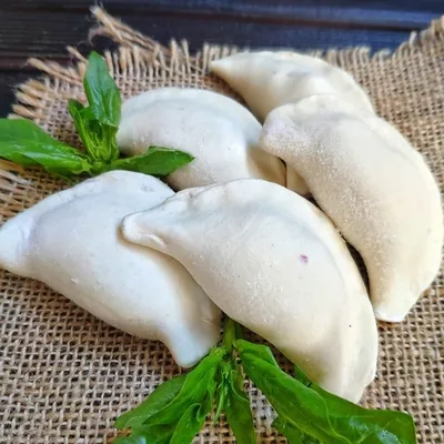 Фотография Вареники с сыром и зеленью / 500 г купить в магазине Афлора