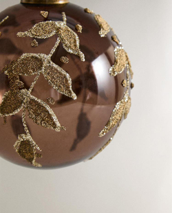 ZARA HOME ЕЛОЧНЫЙ ШАР ИЗ СТЕКЛА С УЗОРОМ «ЛИСТЬЯ», КОРИЧНЕВЫЙ