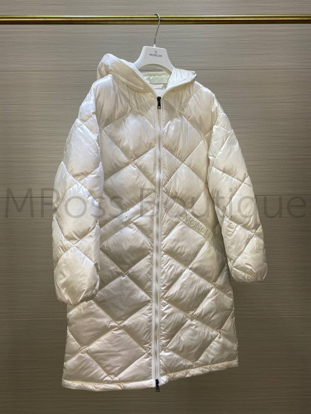 Женский белый удлиненный пуховик Moncler (Монклер) премиум класса