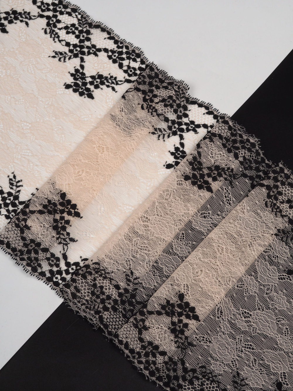 Эластичное кружево светло-бежевое с черным ширина 21 см ОТРЕЗЫ