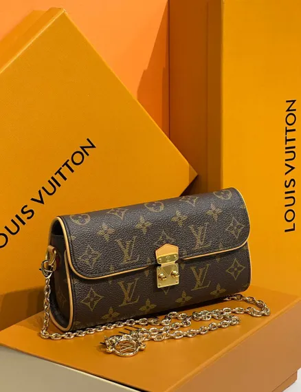 Клатч Louis Vuitton Camille