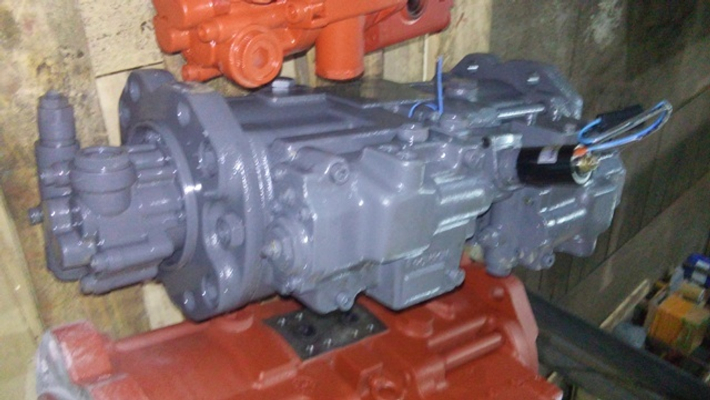 гидравлический насос на экскаватор Hyundai R130 (31N4-15012)