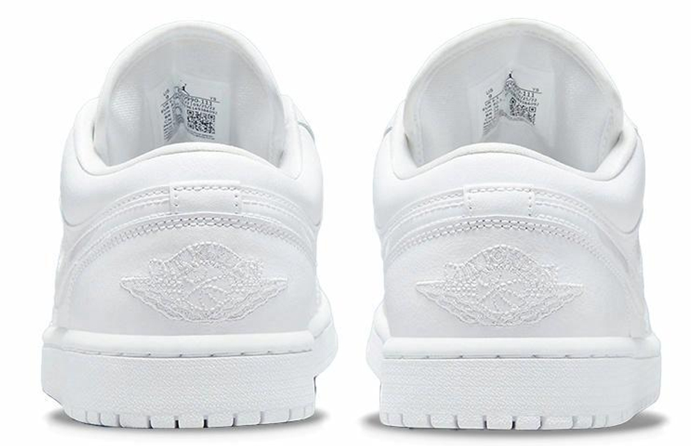 Кроссовки Jordan Air Jordan 1 Low "Triple White" (Женская размерная сетка)