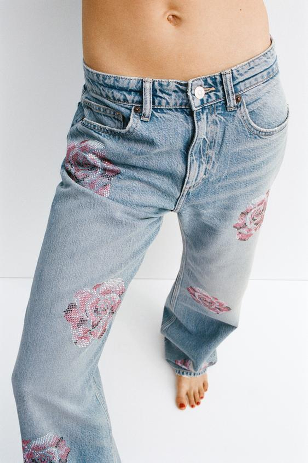 ZARA ДЖИНСЫ TRF СВОБОДНОГО КРОЯ СО СРЕДНЕЙ ПОСАДКОЙ И СТРАЗАМИ, СИНИЙ