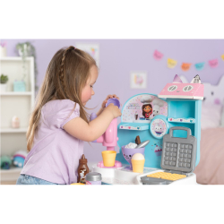 Smoby 350409 — Кафе-мороженое с машиной для мороженого, вафельницей и 20 аксессуарами Кукольный домик Габби 350409 — фото 12