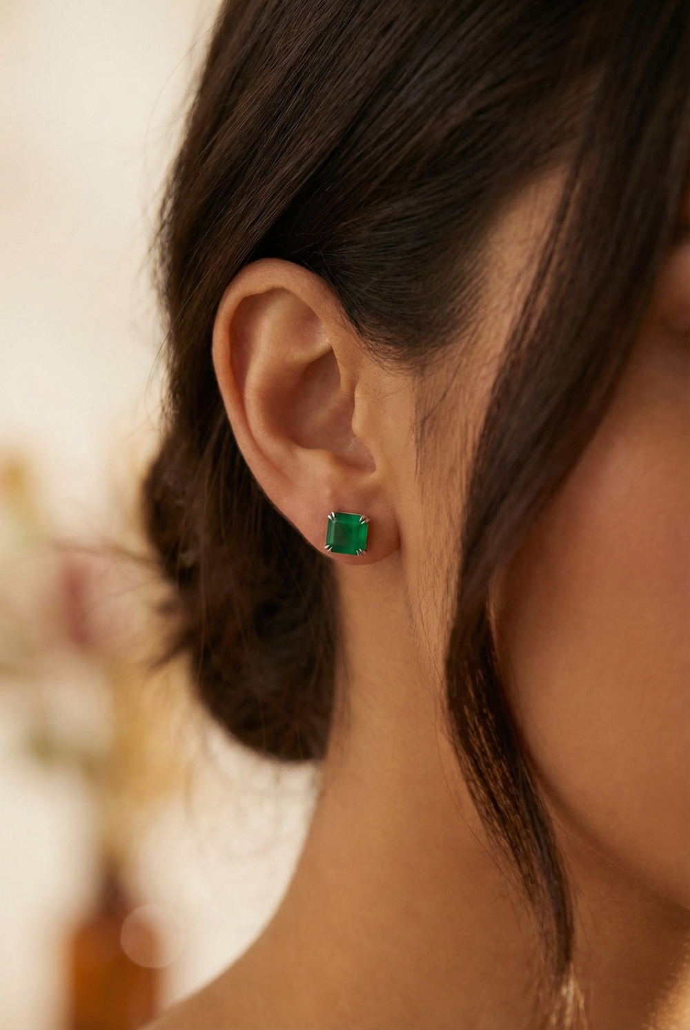 Серебряные серьги-пусеты с темно-изумрудным кварцем