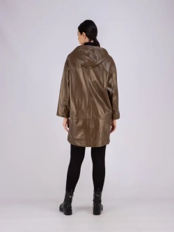 Пальто из натуральной кожи с капюшоном