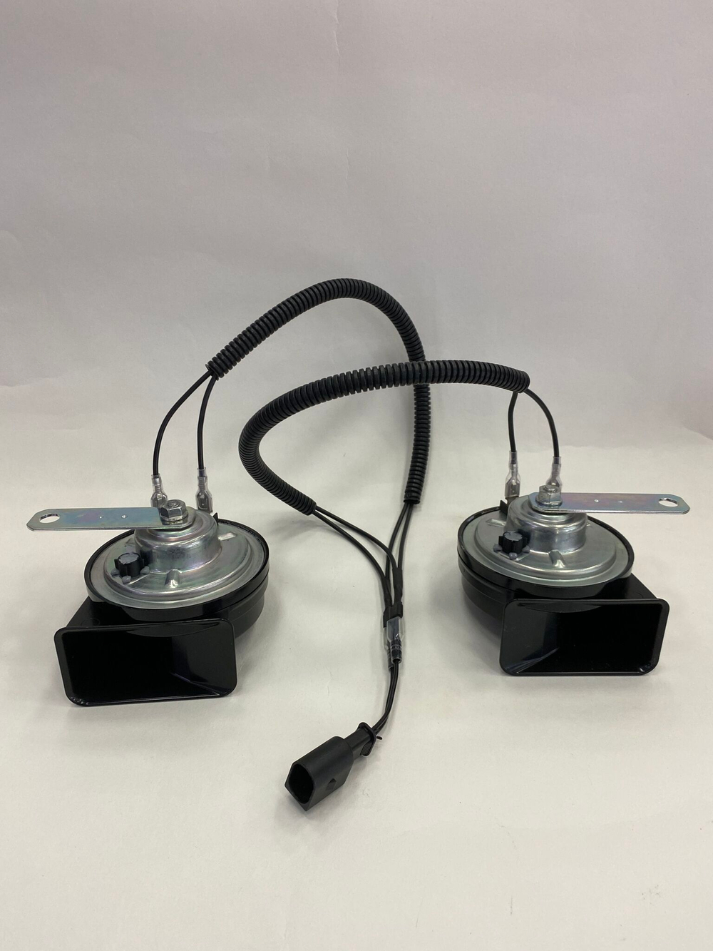 Звуковые сигналы для LADA Vesta/Granta/Niva FIAMM AM80SX 932039/932040Z 405-495Hz (к-т 2шт. с переходником)