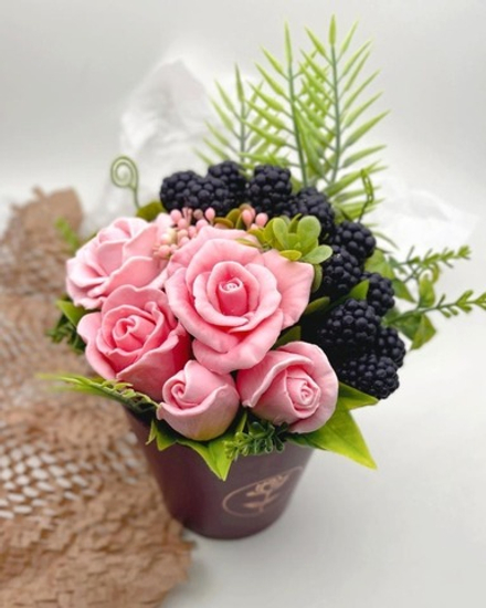 Букет «Ежевика в розах»