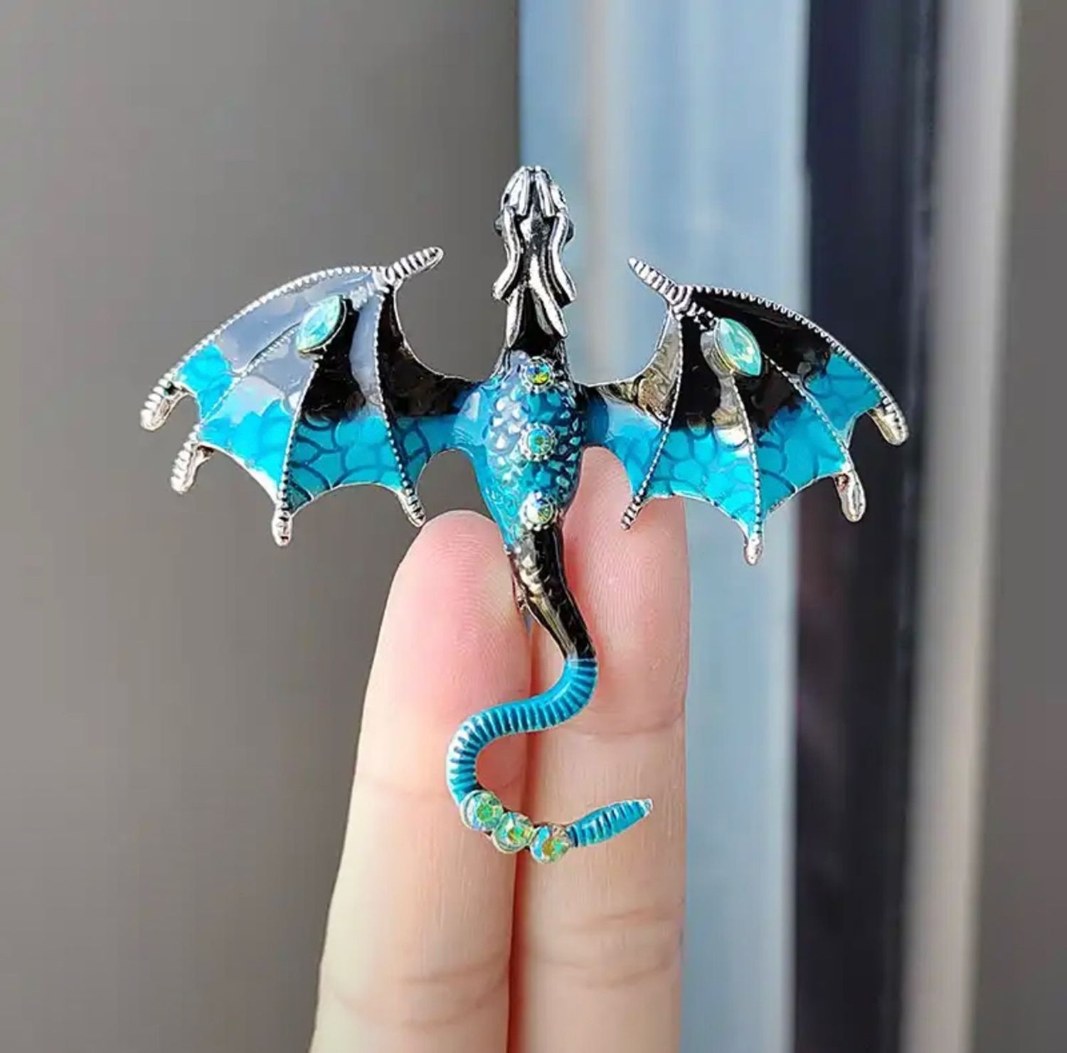 Эмалированная брошь в виде дракона (7*6см) цвет голубой