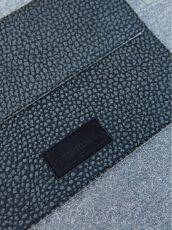 Laptop case khaki elephant