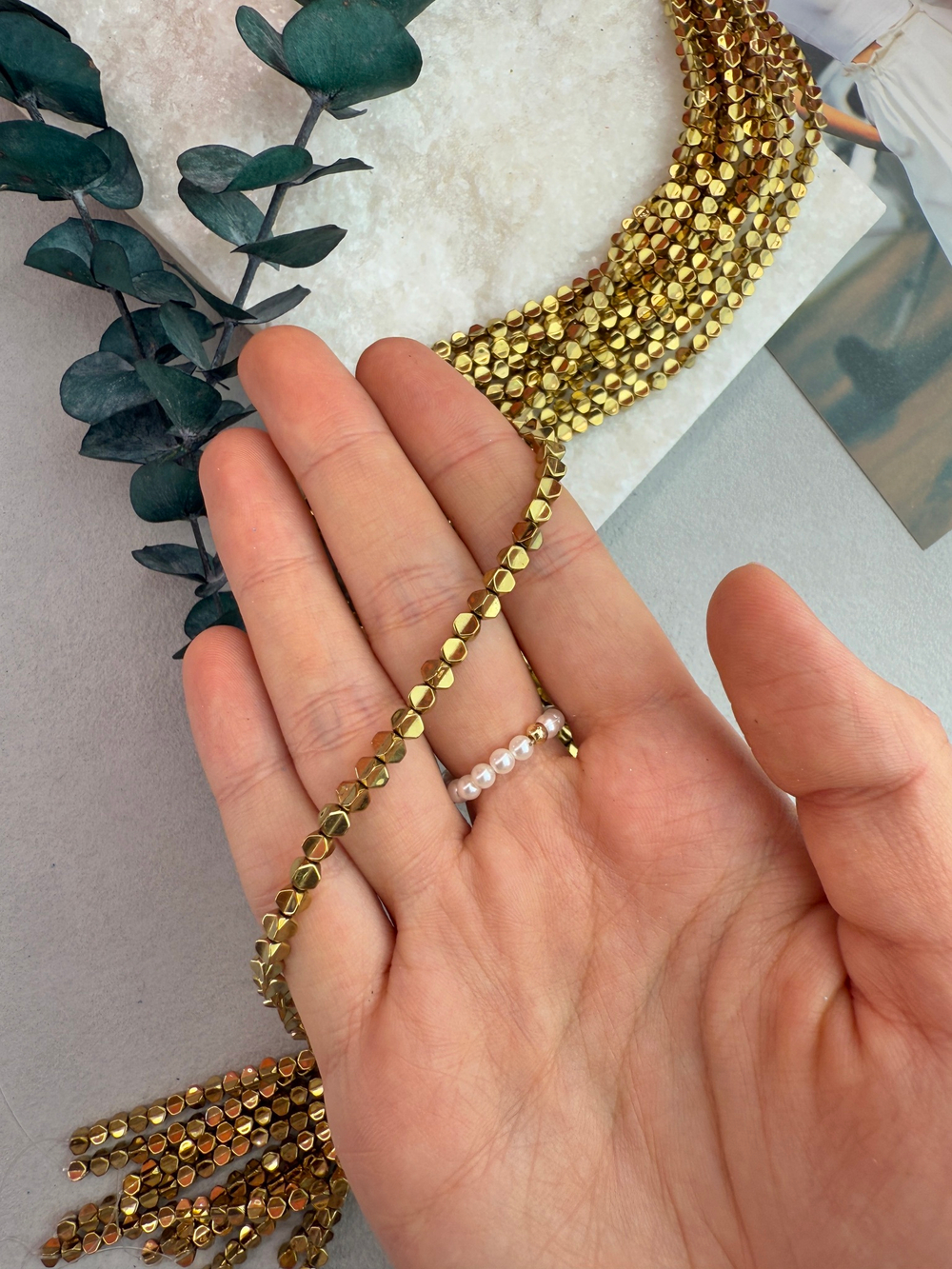 Бусины гематит 4 мм булава, золото, нить 40 см