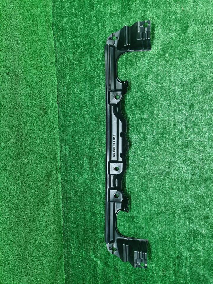 Пыльник переднего бампера Toyota Fortuner 2 (2015-2020)