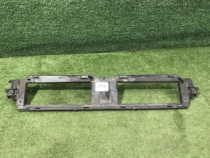 Кронштейн решетки радиатора Audi A5 2 8W (2016-2020)