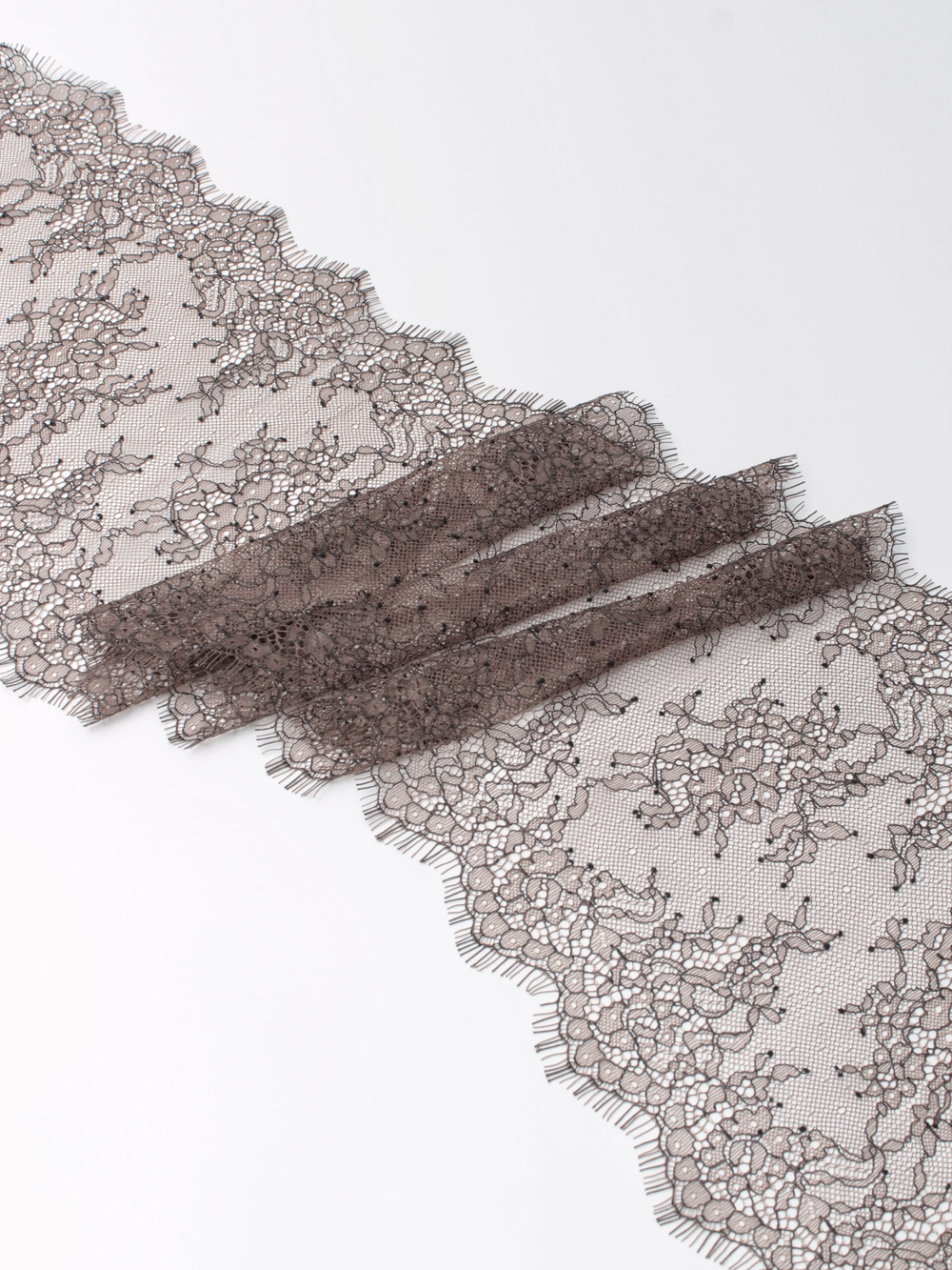 Кружево шантильи перец с темно-серым неэластичное ширина 22 см ОТРЕЗ 1 м