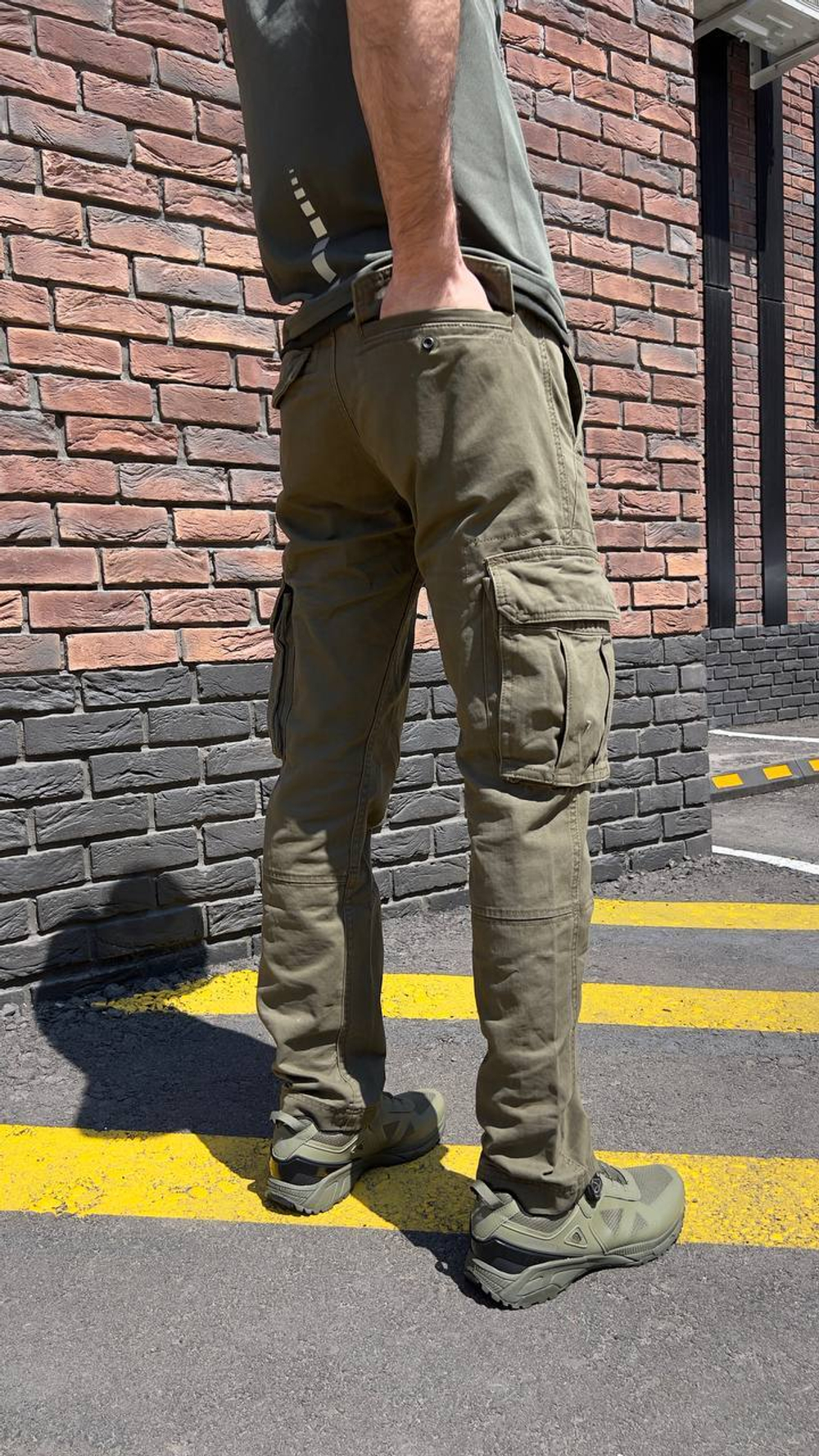 Брюки Admitted & Feeling олива