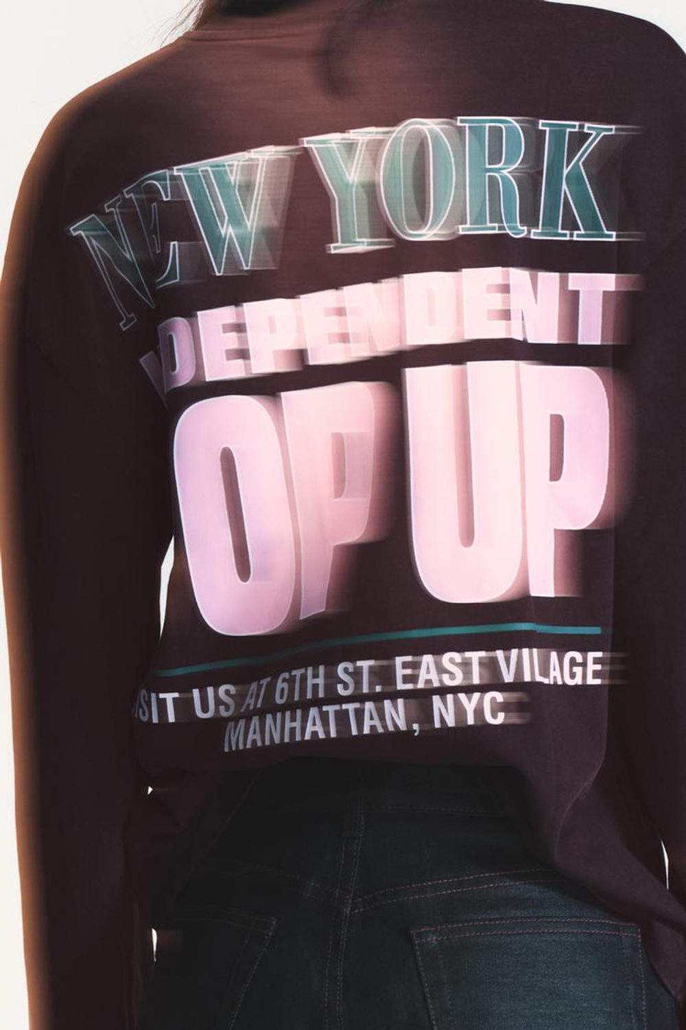 ZARA ФУТБОЛКА С ЭФФЕКТОМ ПОТЕРТОСТИ И КОНТРАСТНЫМ ТЕКСТОМ, КОРИЧНЕВЫЙ