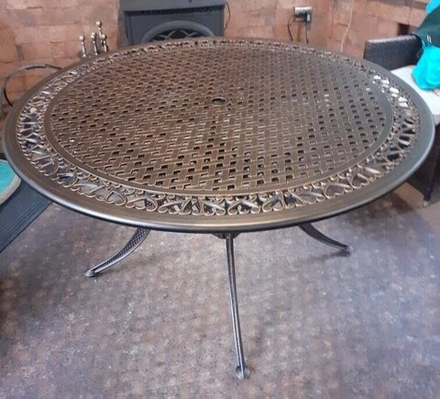 Круглый стол из литого алюминия Sardinia 137, античная бронза