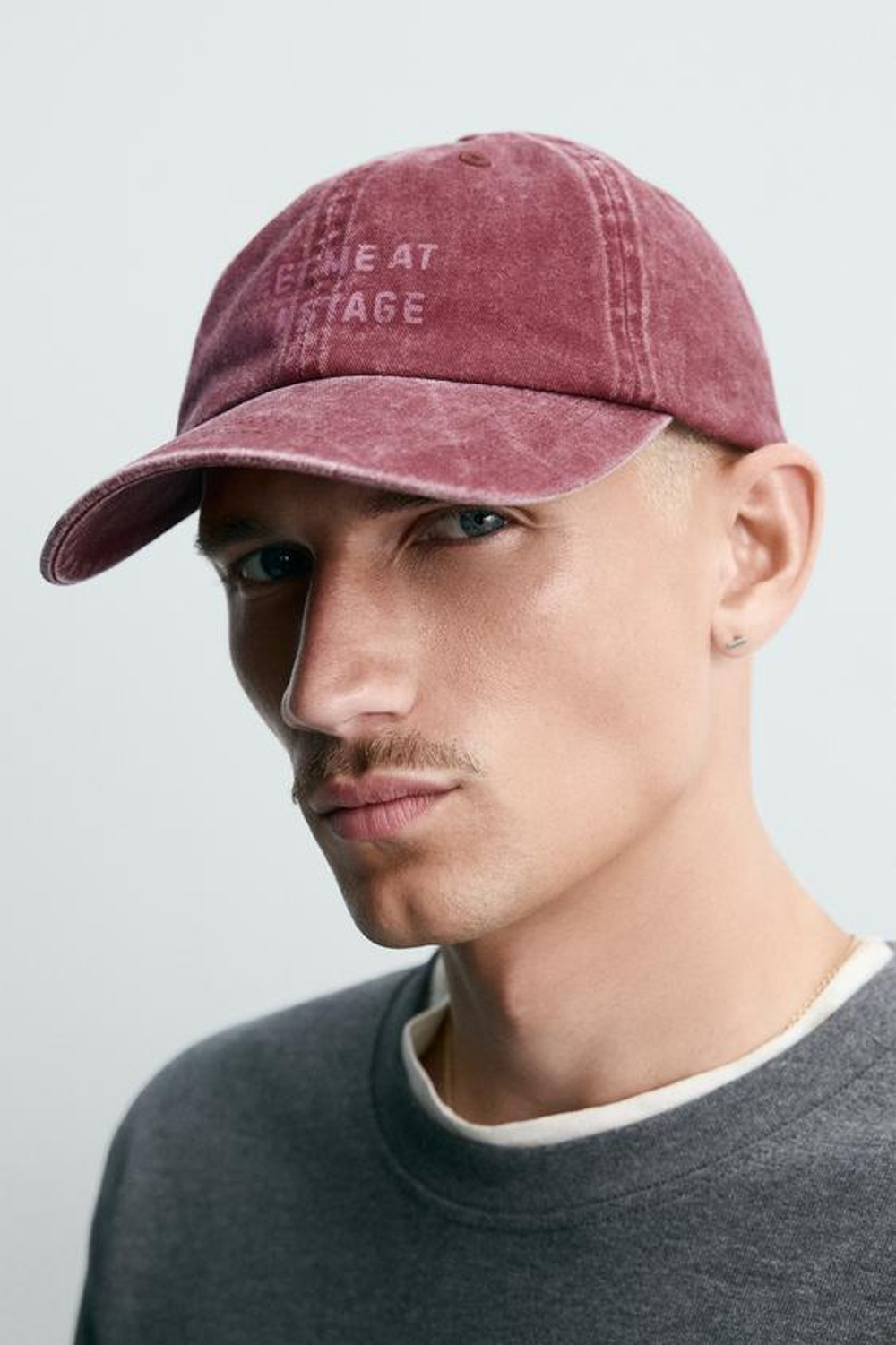 ZARA КЕПКА С ЭФФЕКТОМ ПОТЕРТОСТИ И НАДПИСЬЮ, КРАСНЫЙ