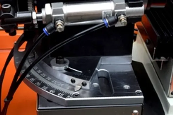 Бесцентрово-шлифовальный станок с ЧПУ GD-12 CNC