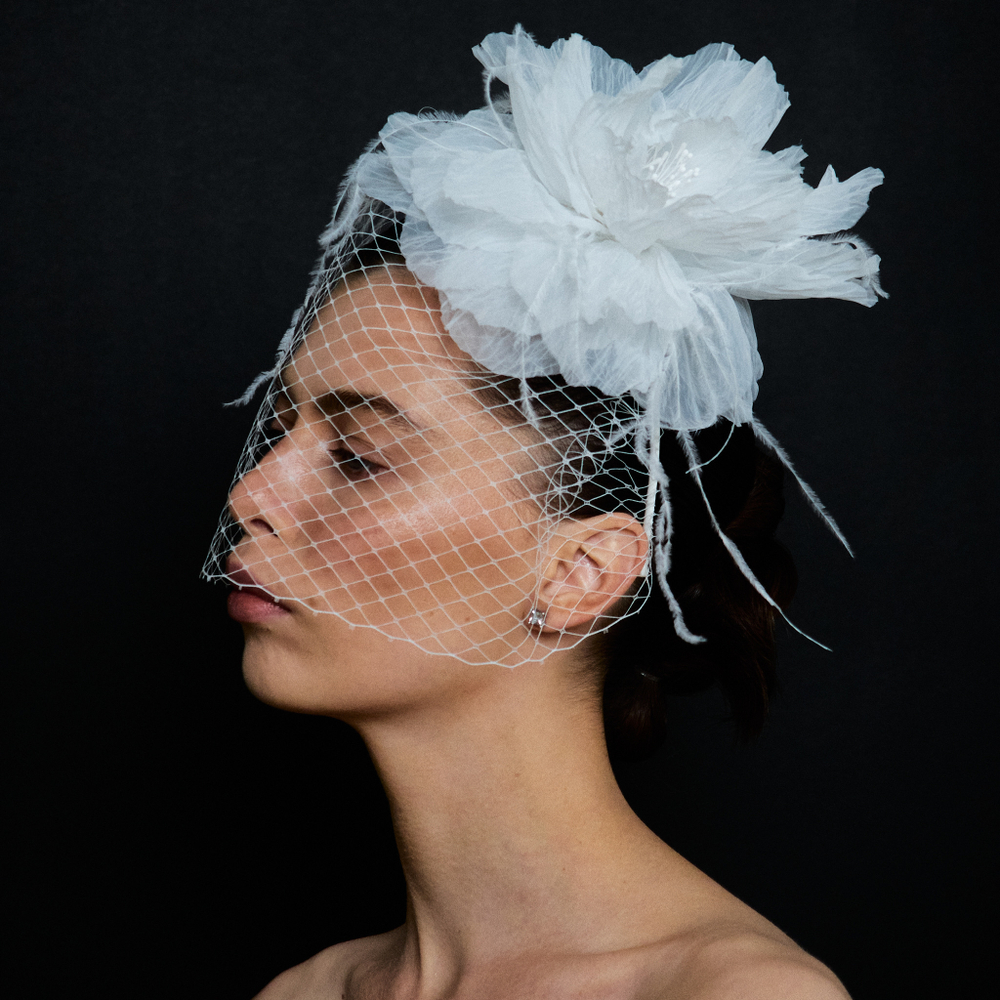 Вуаль классическая с шелковым цветком