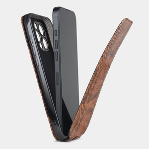 Чехол для iPhone 16 Pro кожаный, питон цвета коньяк