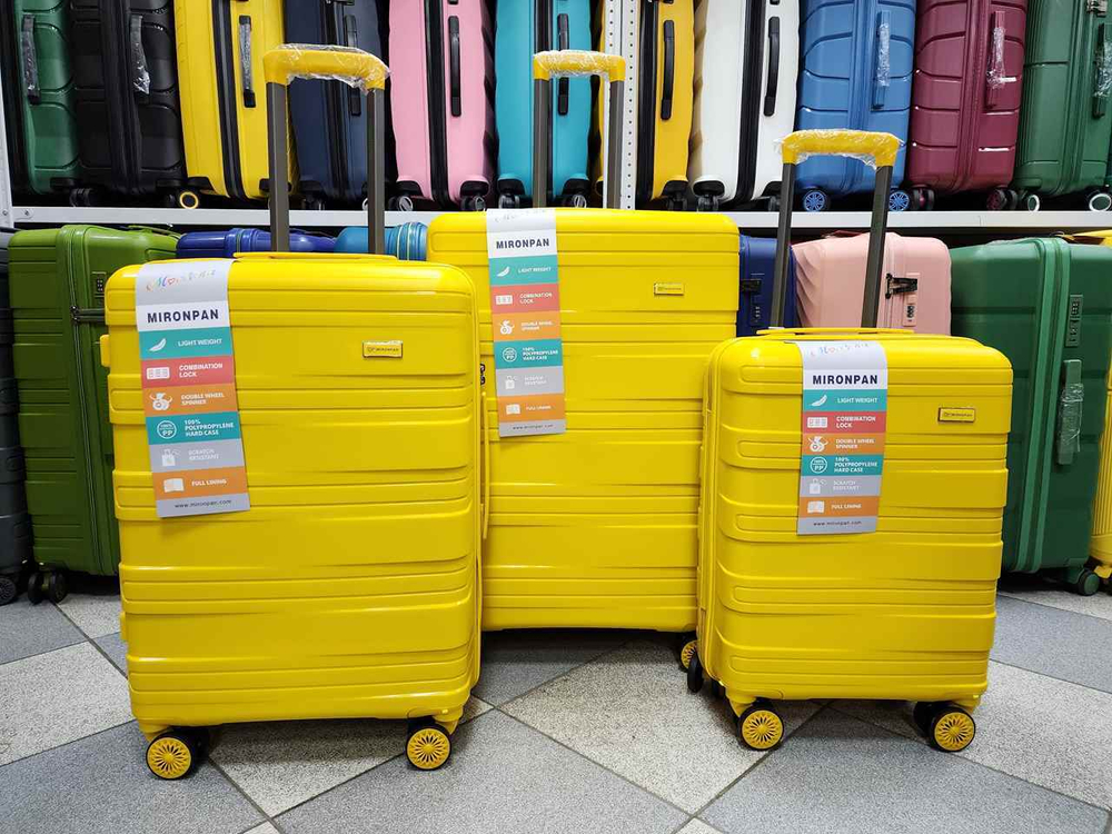 Чемодан Средний (М) полипропилен "Mironpan" съёмные колёса