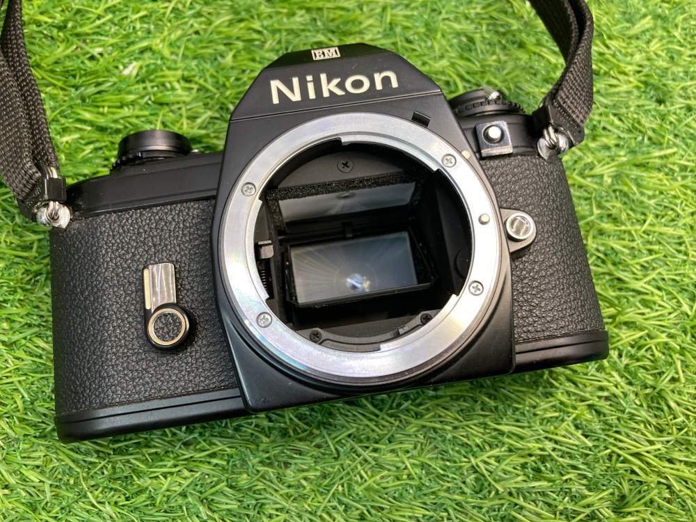 Nikon EM