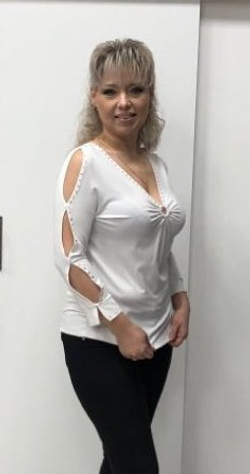 Белый вискозный блузон со стразовым принтом