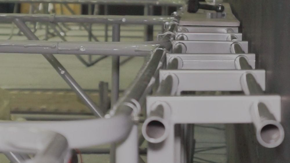 Монтаж бокового прохода батутного парка (батутной арены) - "ЗВЕЗДА"