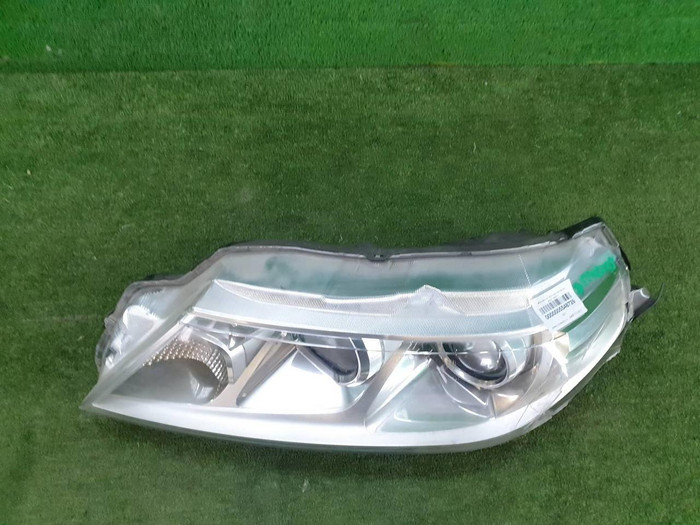 Битая Фара левая Suzuki Vitara 2 (2014-2019) галоген