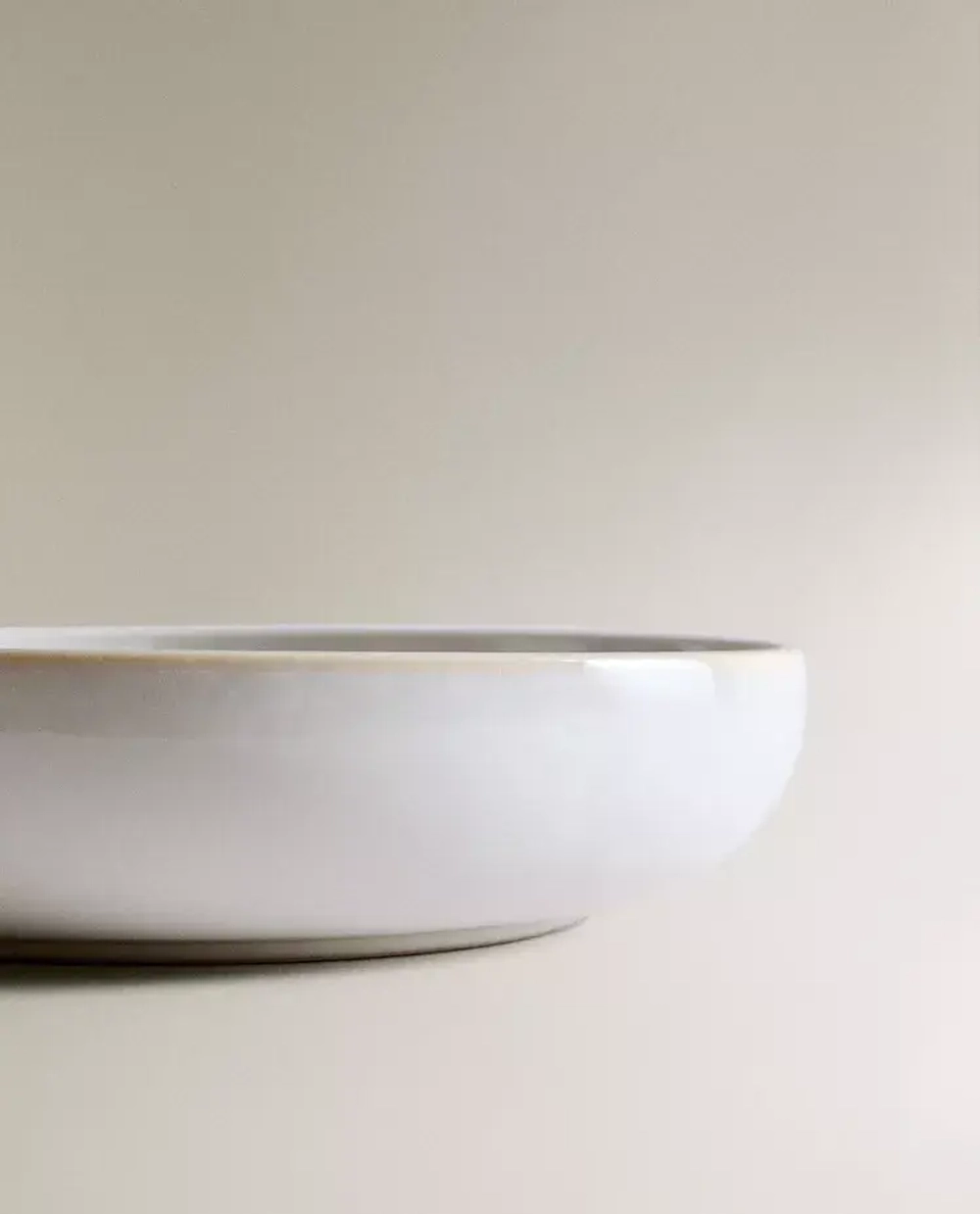 ZARA HOME ГЛУБОКАЯ ТАРЕЛКА С КАЙМОЙ, БЕЛЫЙ