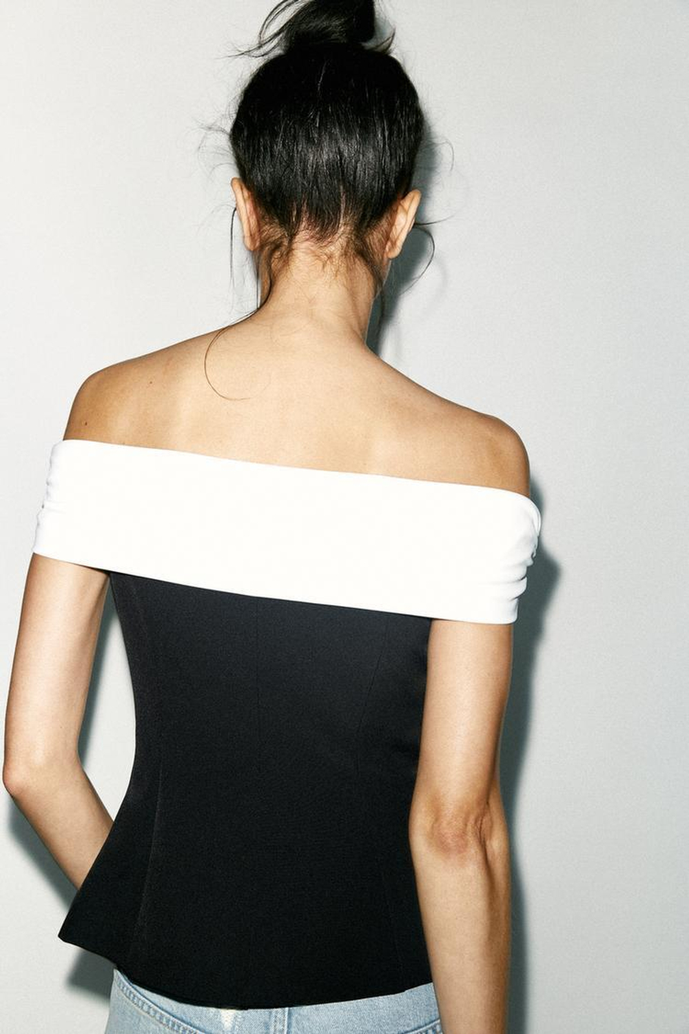 ZARA ТОП С ОТКРЫТЫМИ ПЛЕЧАМИ И КОНТРАСТНОЙ ДЕТАЛЬЮ, ЧЕРНЫЙ