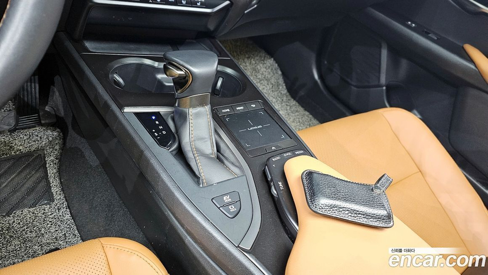 Lexus UX250h 2.0 2WD (05.2020)