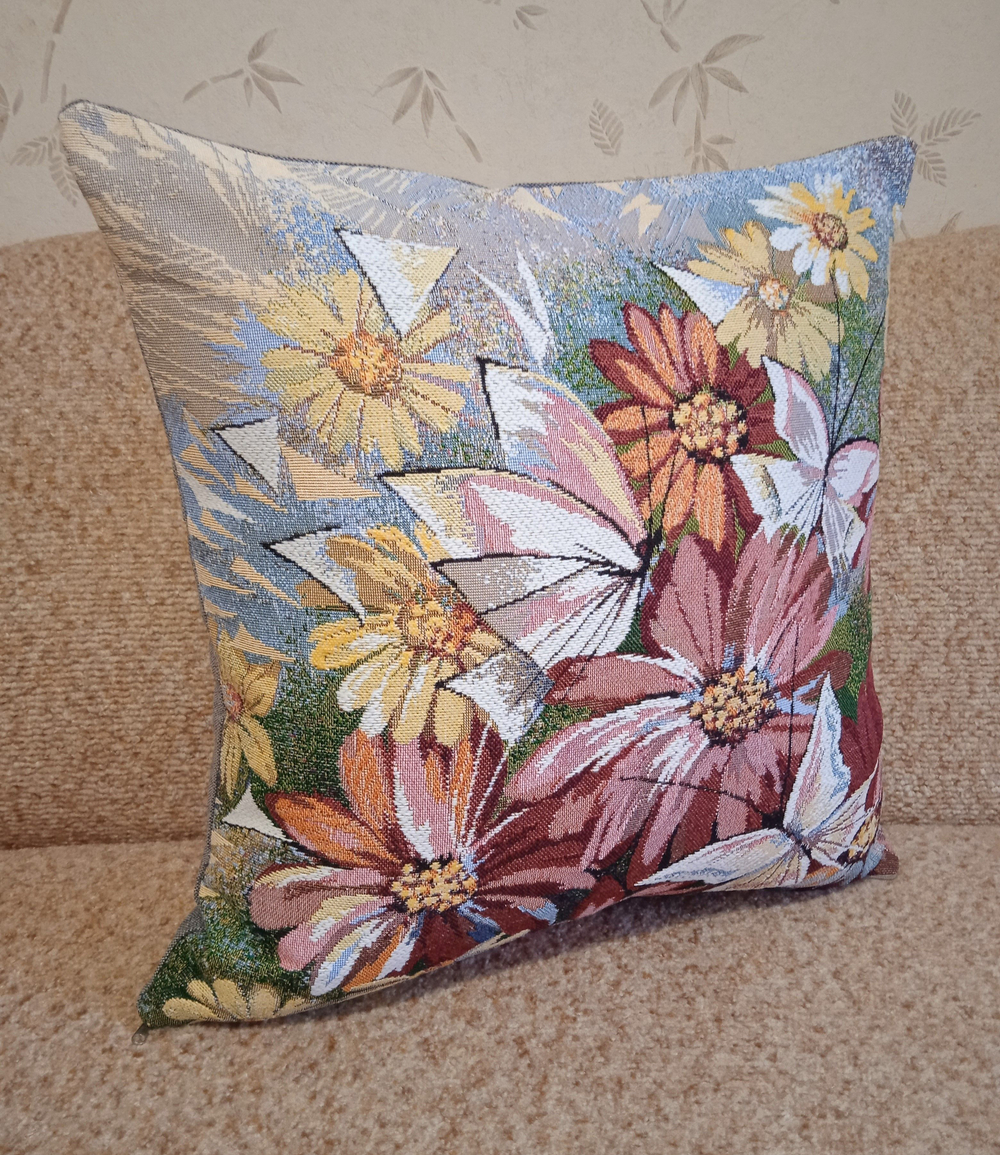 Декоративный гобеленовый чехол для интерьерной подушки Белые бабочки 47х47