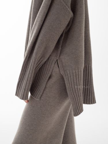 Серый трикотажный костюм с широкими резинками