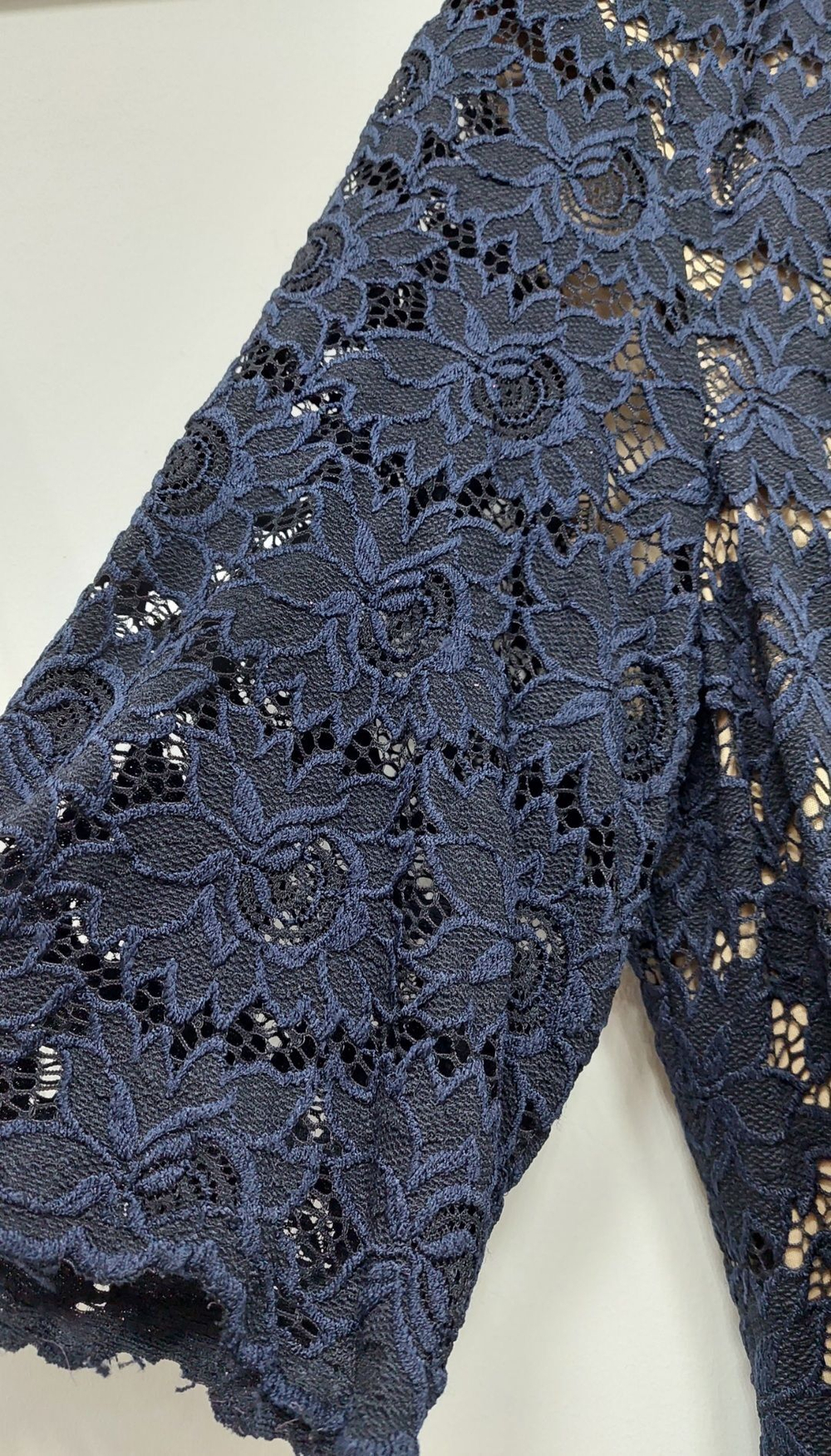 Платье женское нарядное новогоднее праздничное на праздник кружево кружевное синее тёмно-синее золотое большой размер 56 шифон трикотаж вискоза силуэтное футлярное по фигуре