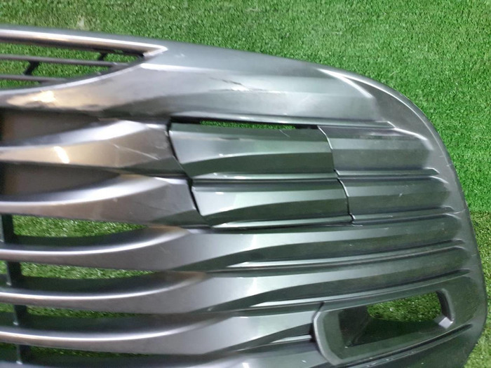 Решетка переднего бампера Toyota Camry xv70 (2017-2021)