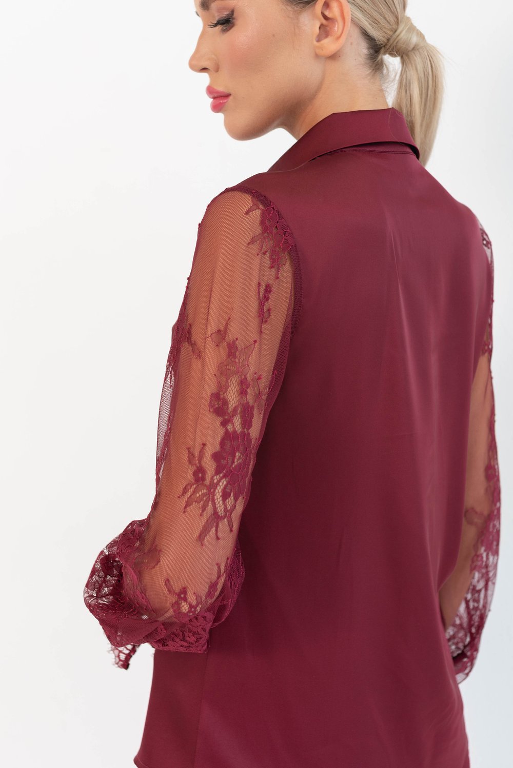 Блуза бордо с кружевом из шелка
